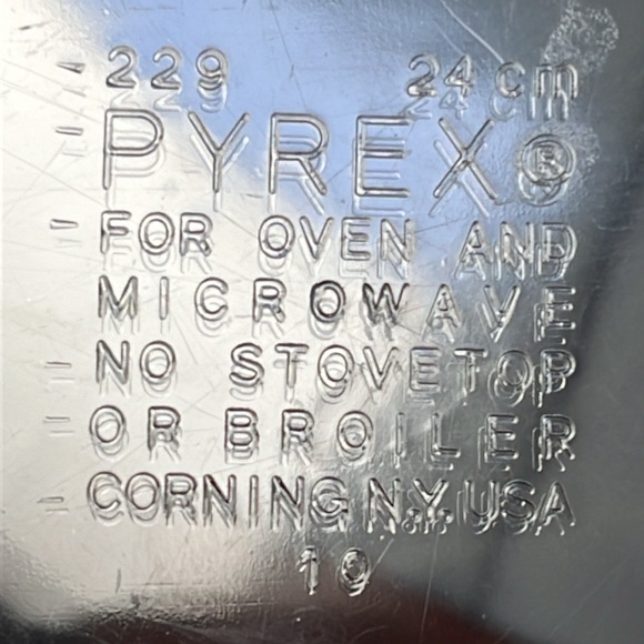 Pyrex Pie Plate #229 Clear Glass Deep Dish 24 cm 9.5” Scalloped Fluted Edge USA - Picture 4 of 9